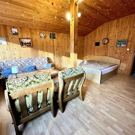 Erdei Vadaszhaz Medencevel, Jakuzzival Pusztavam