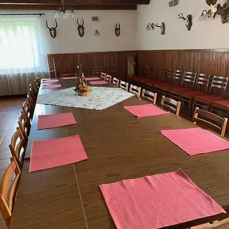 Erdei Vadaszhaz Medencevel, Jakuzzival Case de vacanță *