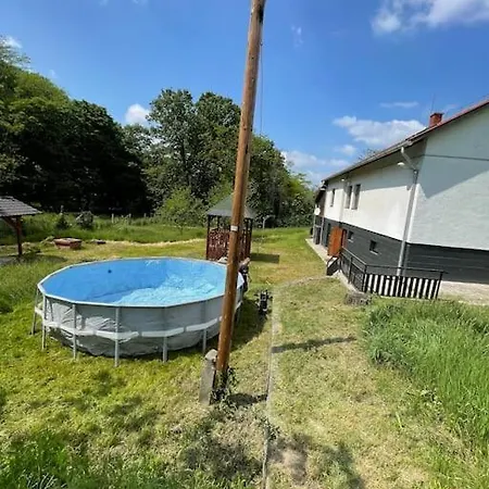 Erdei Vadaszhaz Medencevel, Jakuzzival Case de vacanță *
